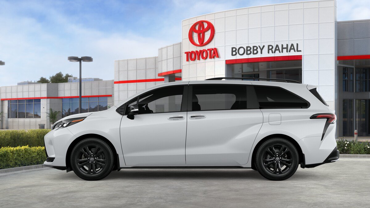 New 2026 Toyota Sienna XSE AWD/4WD image 4