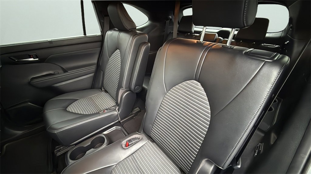 Used 2022 Toyota Highlander XSE image 13