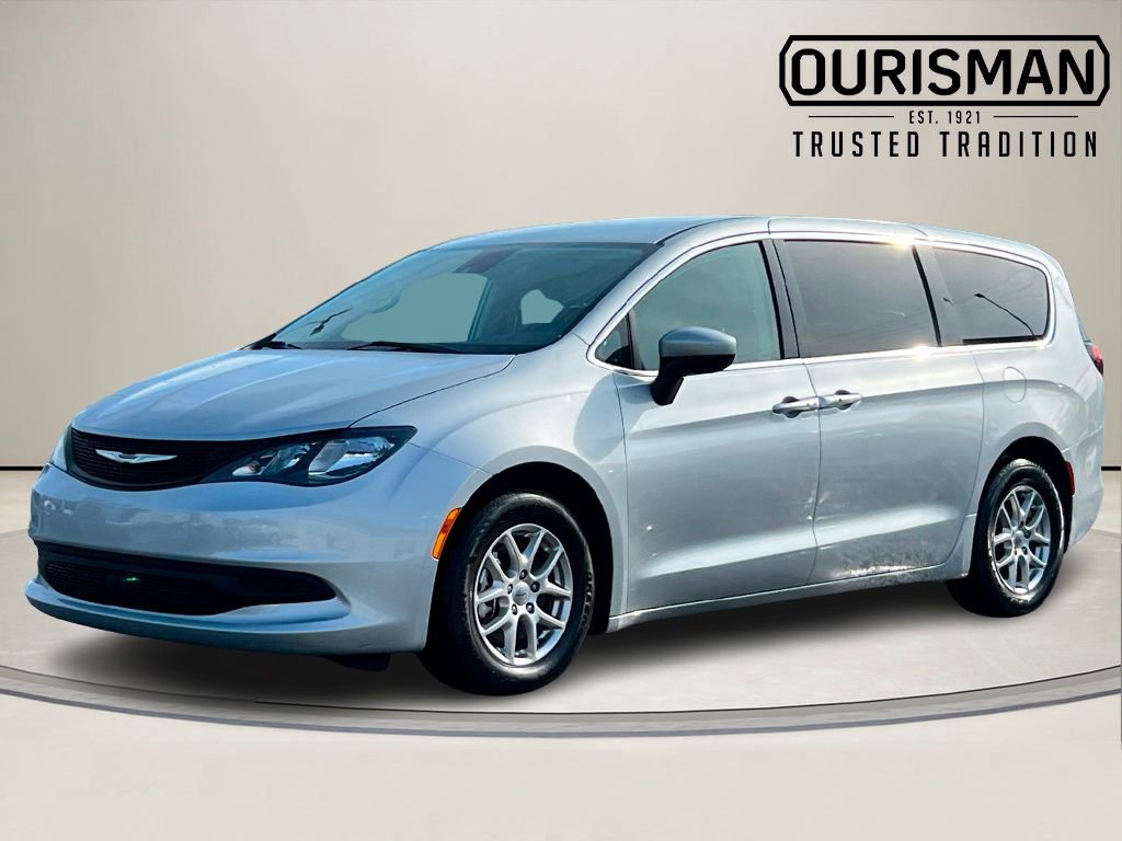 Used 2023 Chrysler Voyager LX image 2