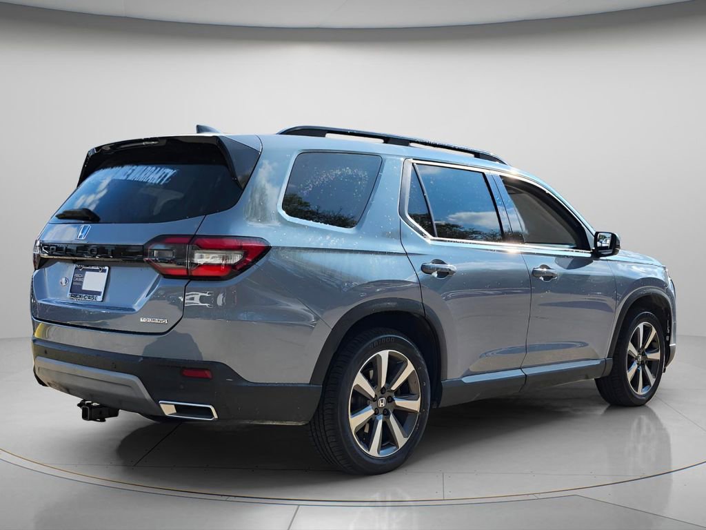 Used 2023 Honda Pilot Touring image 7