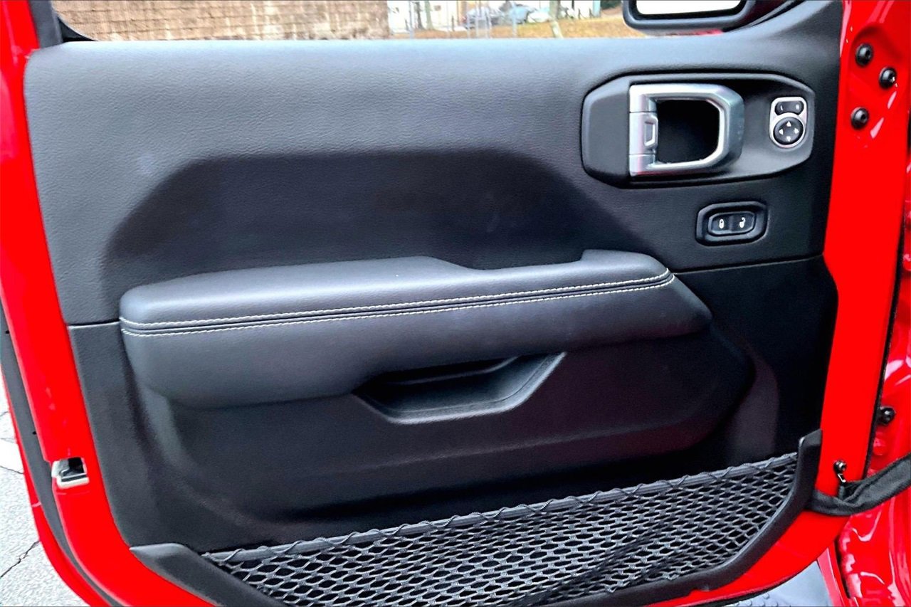 Used 2023 Jeep Wrangler Unlimited Sahara w/ Cold Weather Group image 26