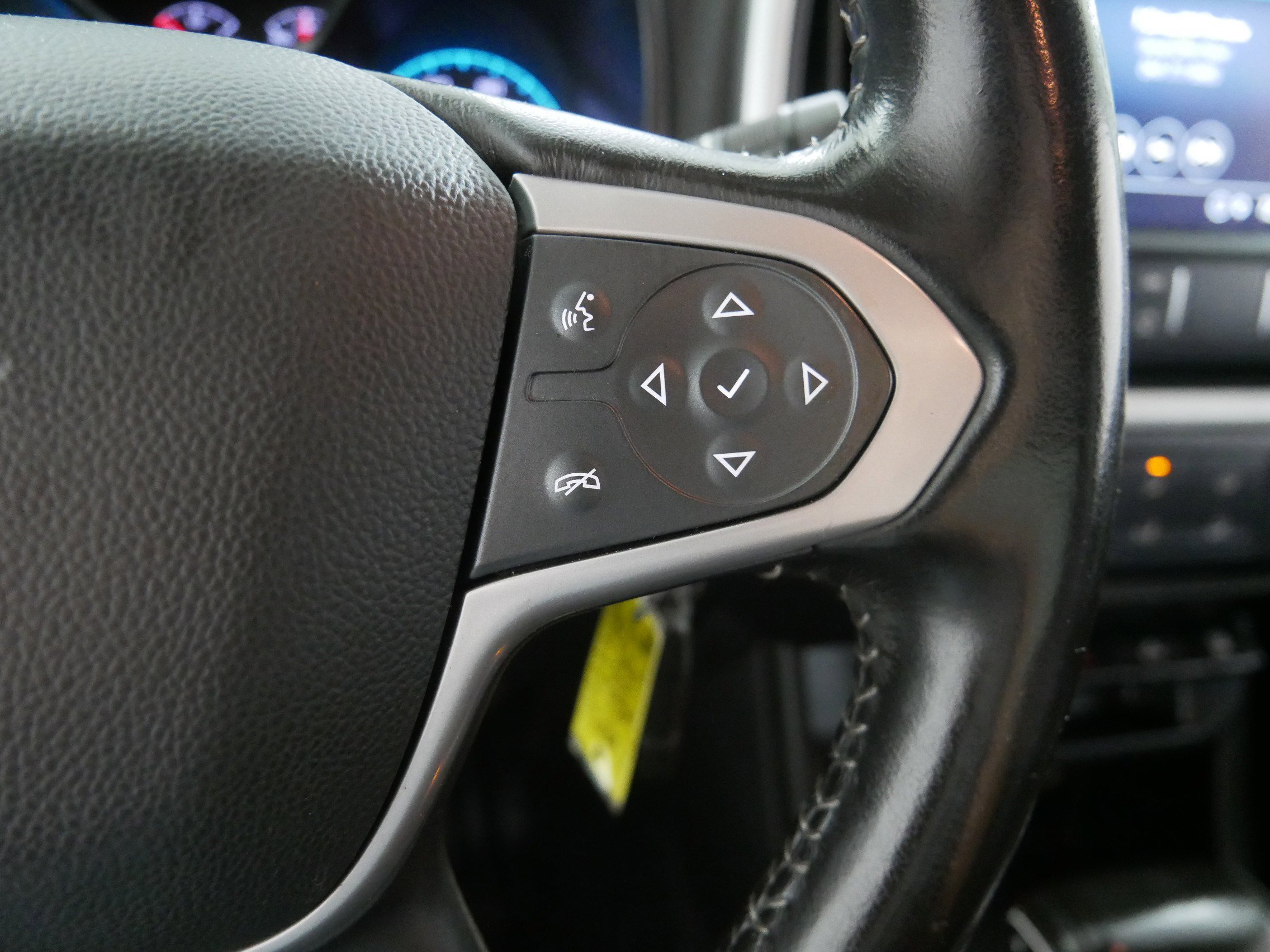 Used 2020 Chevrolet Colorado LT w/ Safety Package image 28