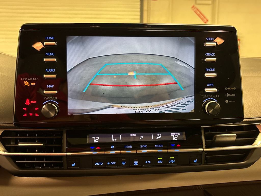 Used 2024 Toyota Sienna XLE FWD image 40