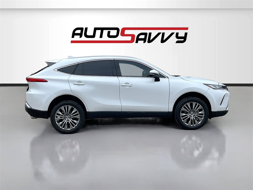 Used 2024 Toyota Venza XLE image 8