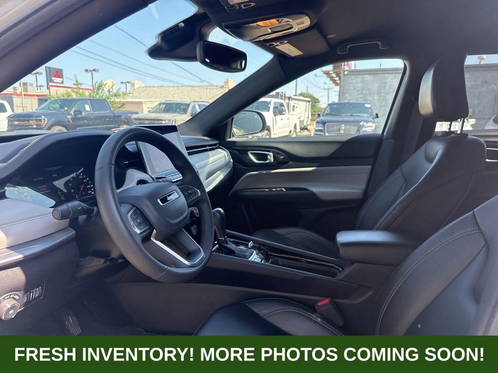 Used 2025 Jeep Compass Limited AWD/4WD image 8