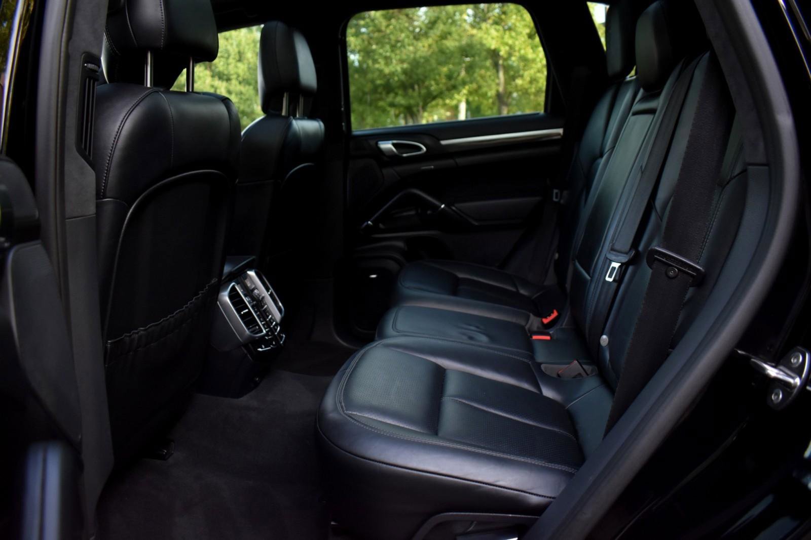 Used 2014 Porsche Cayenne Turbo w/ Comfort Plus Package (PU4) image 37