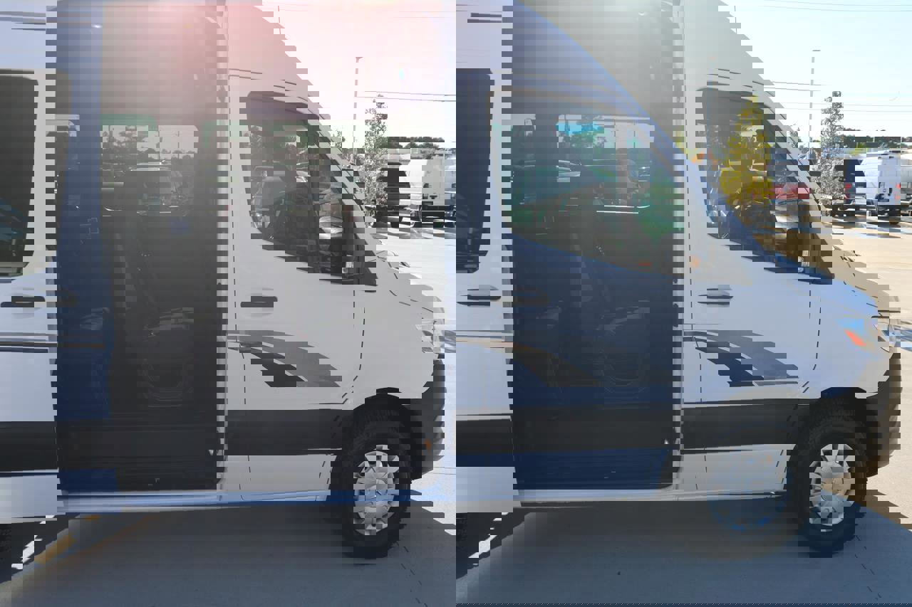 Used 2019 Mercedes-Benz Sprinter 2500 image 12