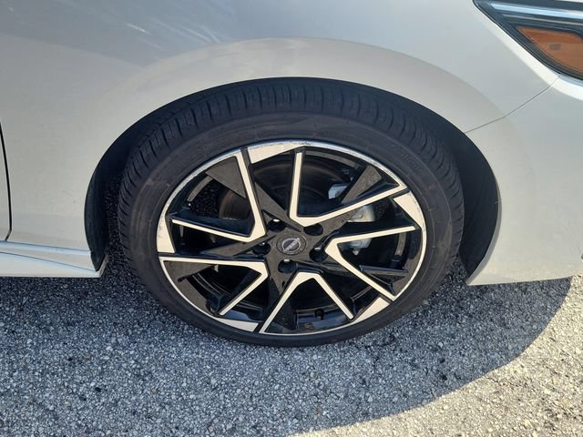 Certified 2025 Nissan Sentra SR FWD image 7