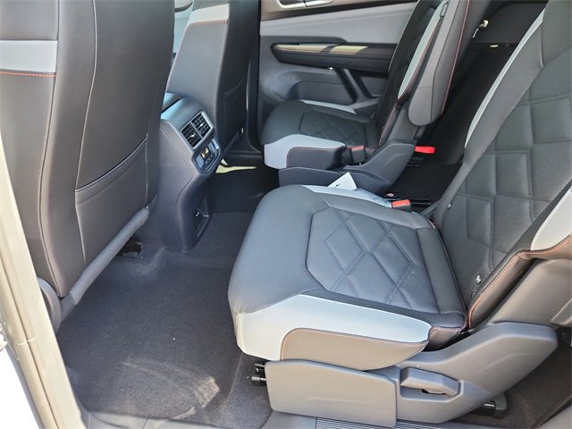 New 2026 Volkswagen Atlas Peak Edition image 8