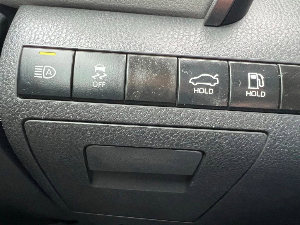 Used 2022 Toyota Camry LE w/ Carpet Mat Package (TMS) FWD image 39