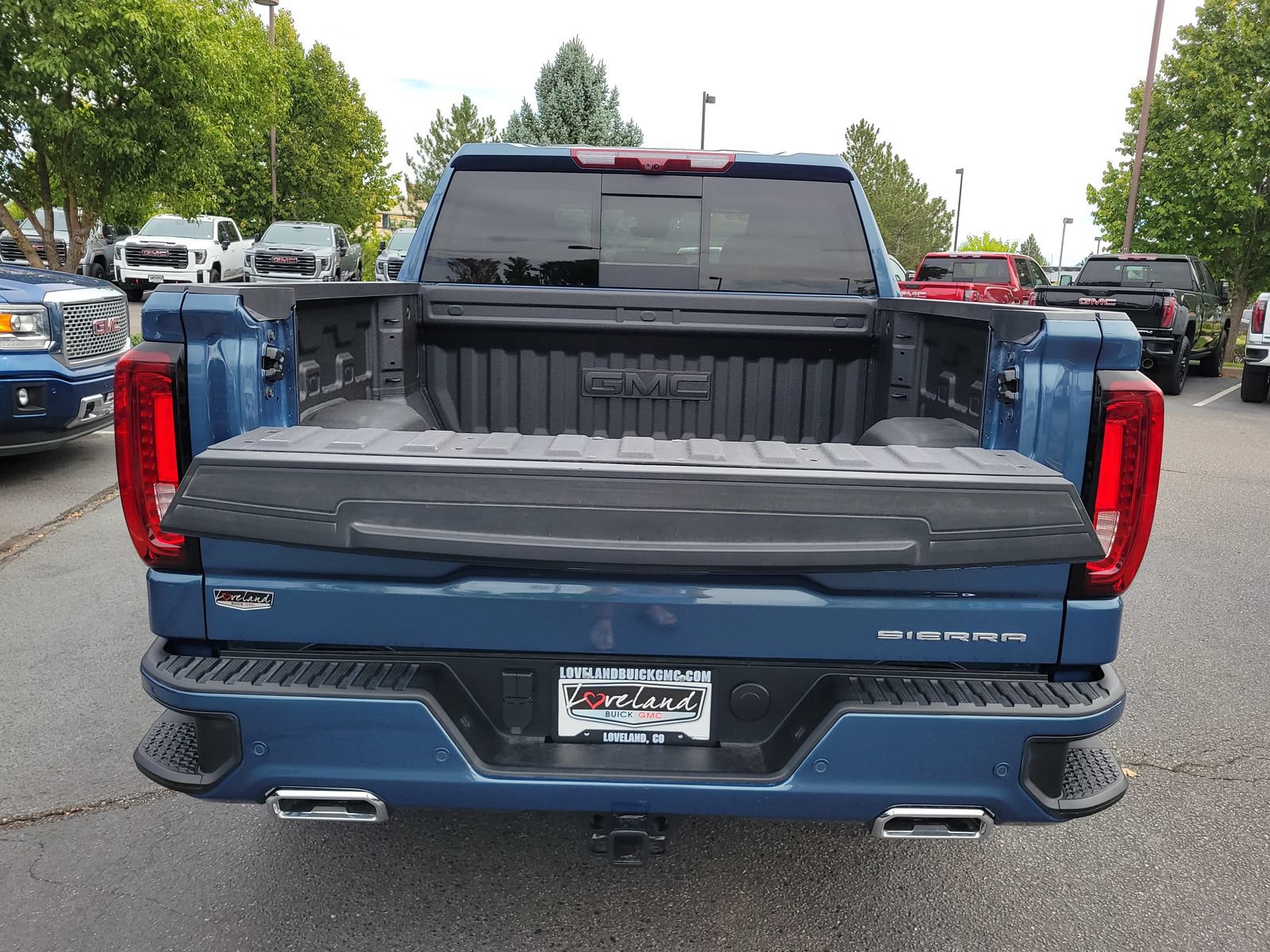 Used 2025 GMC Sierra 1500 Denali w/ Denali Reserve Package AWD/4WD image 12