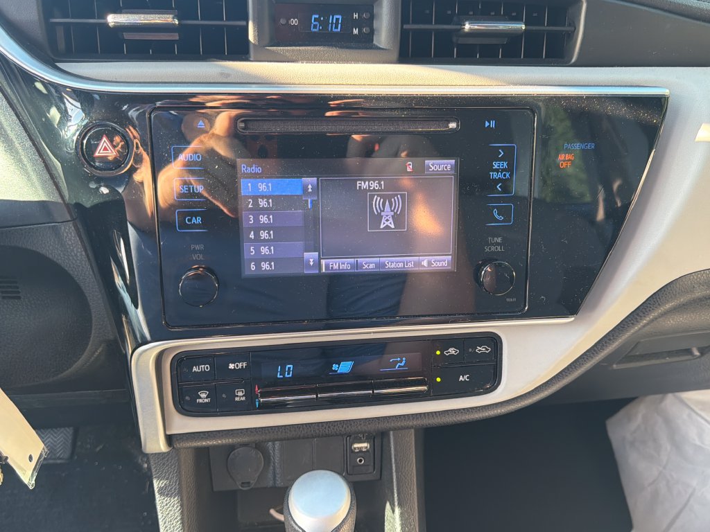 Used 2018 Toyota Corolla LE FWD image 23