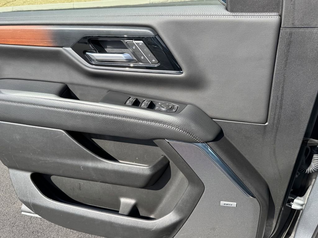 Used 2025 GMC Yukon Denali AWD/4WD image 18