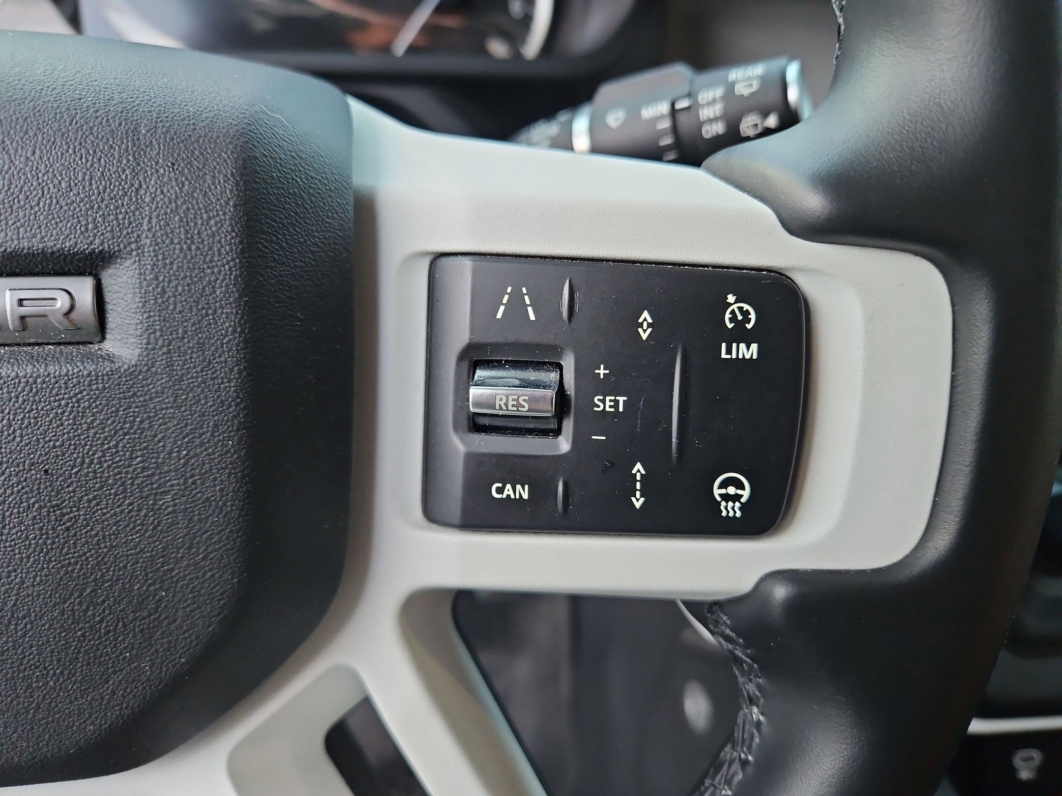 Used 2023 Land Rover Defender 110 SE image 22