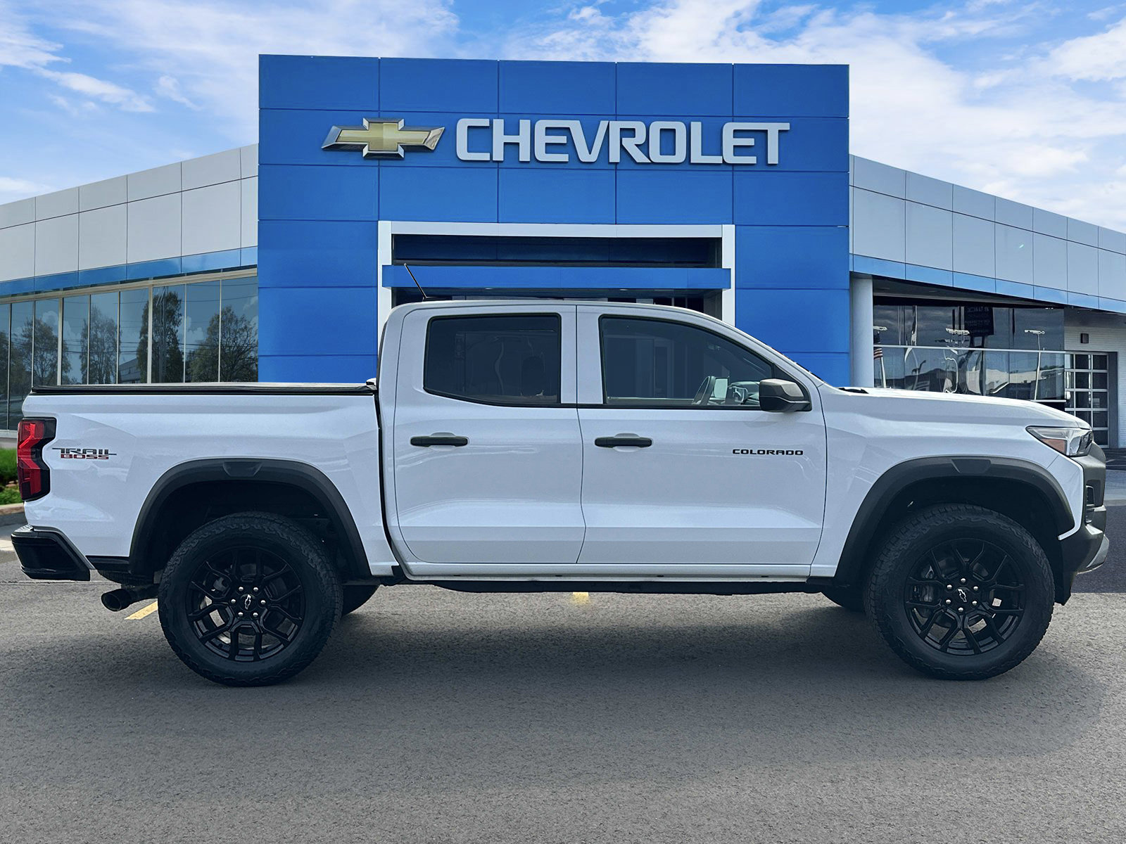 Certified 2023 Chevrolet Colorado Trail Boss w/ LPO, Dark Essentials Package AWD/4WD image 5