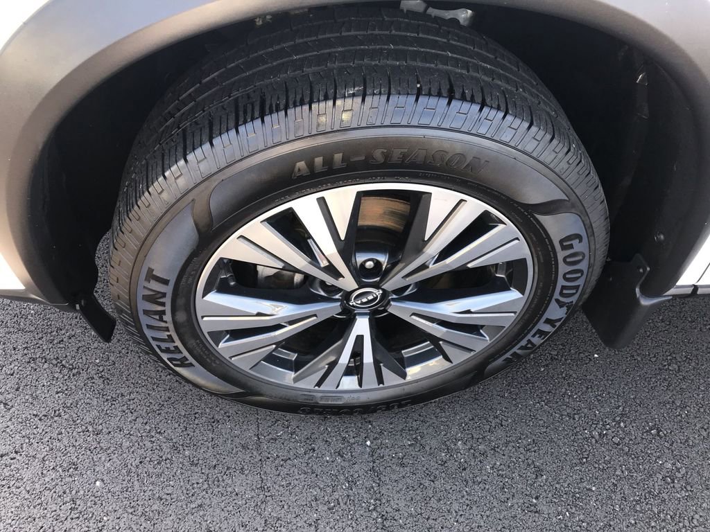 Used 2023 Nissan Rogue SV image 10