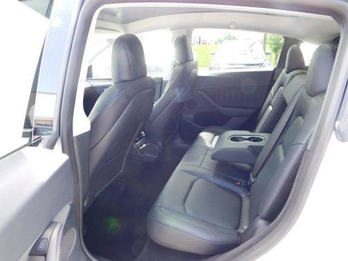 Used 2023 Tesla Model Y Long Range AWD/4WD image 13
