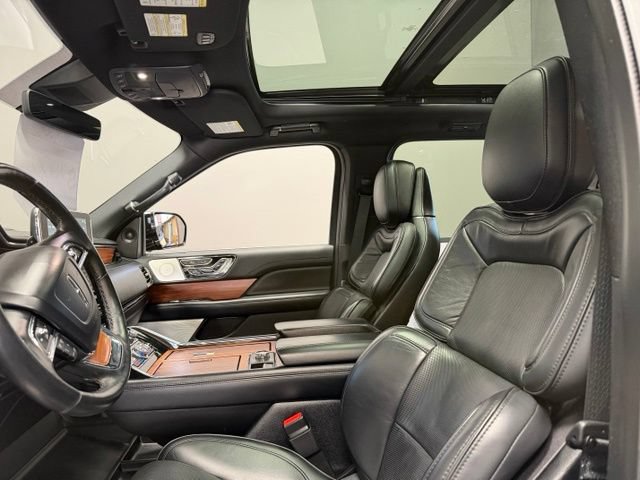 Used 2019 Lincoln Navigator Reserve AWD/4WD image 17