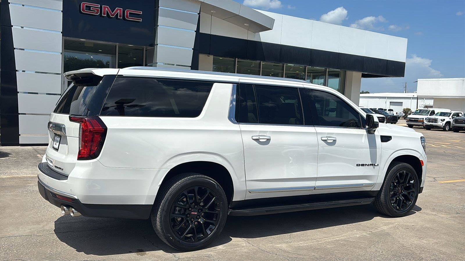 Certified 2023 GMC Yukon XL Denali RWD image 7