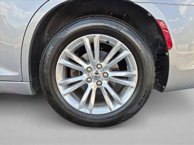Used 2017 Chrysler 300 Limited RWD image 23