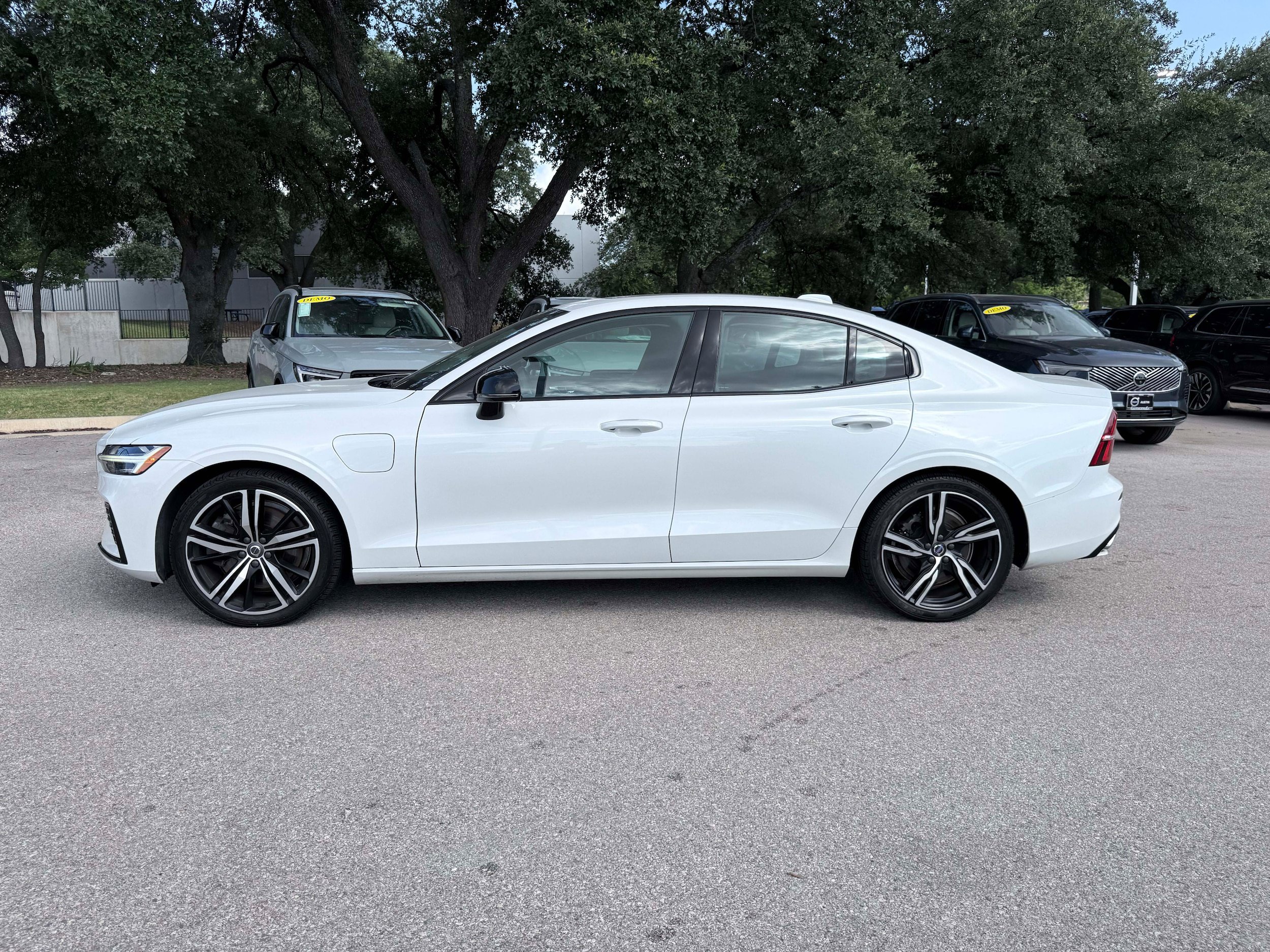 Used 2021 Volvo S60 T8 R-Design Expression w/ Premium Package AWD/4WD image 3