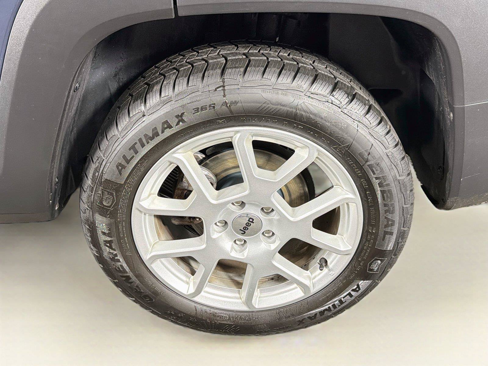 Used 2022 Jeep Renegade Latitude AWD/4WD image 34