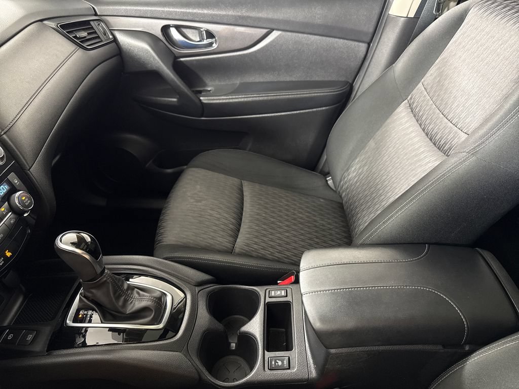 Used 2020 Nissan Rogue SV w/ Sun & Sound Touring Package FWD image 21