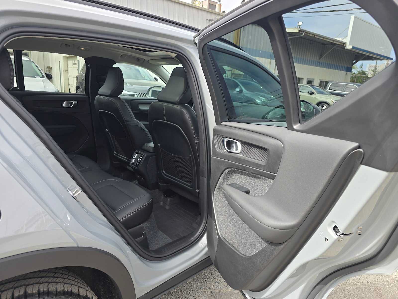 Used 2026 Volvo XC40 B5 Plus w/ Protection Package Premier AWD/4WD image 13