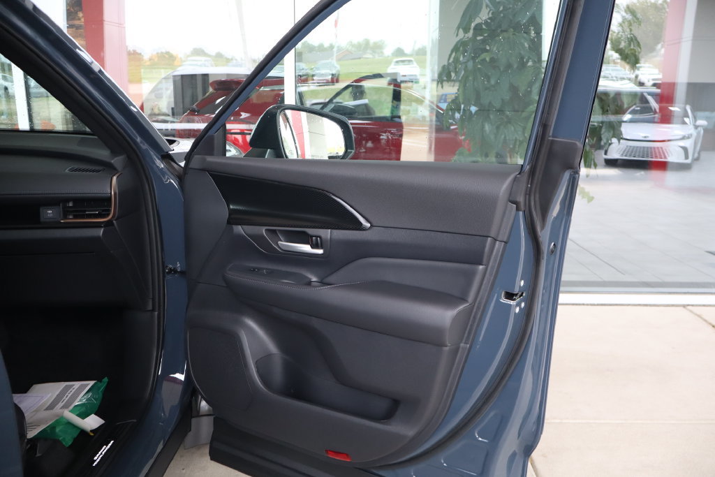 New 2026 Toyota Grand Highlander AWD Hybrid image 39