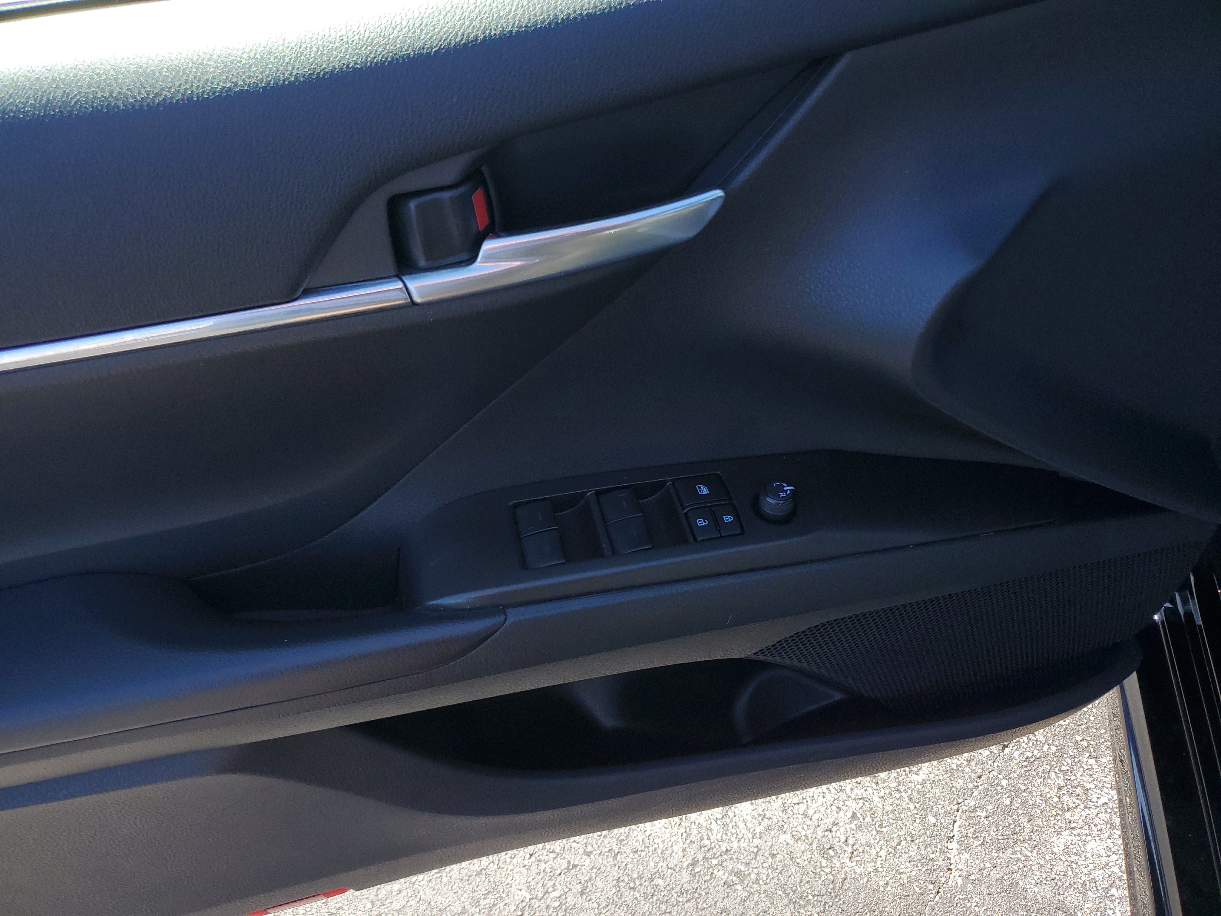 Used 2024 Toyota Camry SE w/ Cold Weather Package FWD image 18