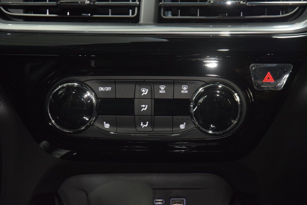 New 2026 Chevrolet Trax RS w/ Sunroof Package FWD image 31