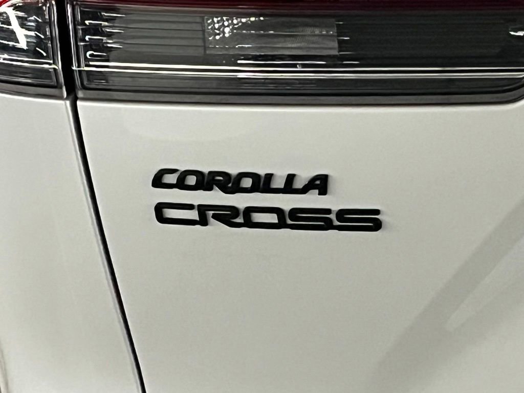 Used 2024 Toyota Corolla Cross XLE w/ Convenience Package image 35