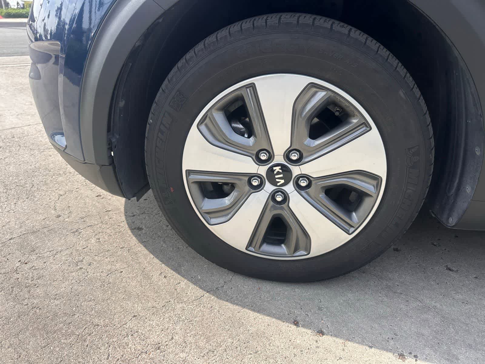 Used 2019 Kia Niro LX image 9