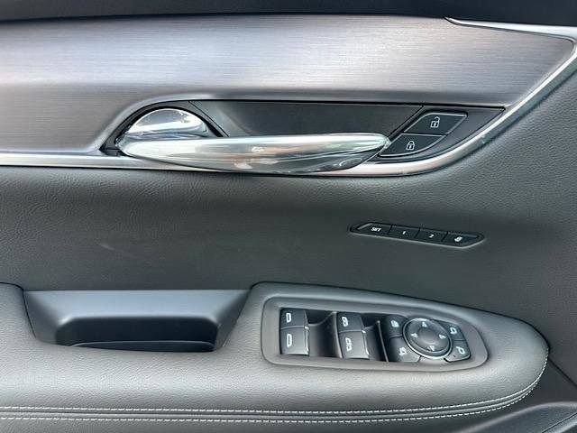 New 2025 Cadillac XT6 Luxury image 13