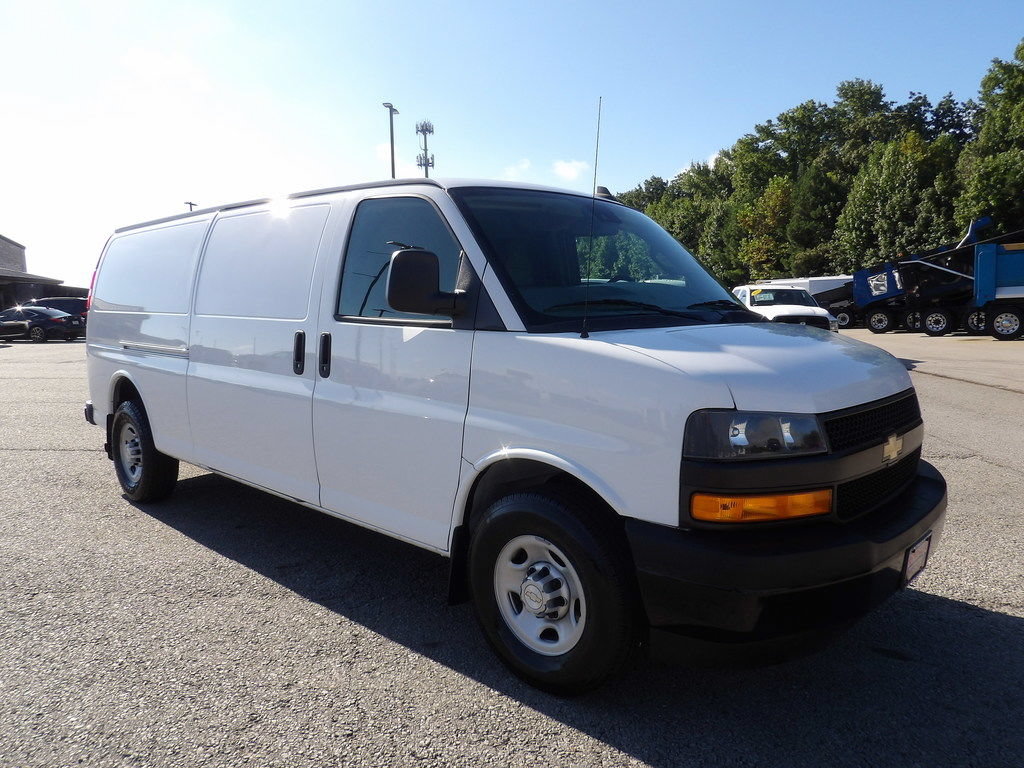 Used 2019 Chevrolet Express 3500 Extended w/ Driver Convenience Package RWD image 10