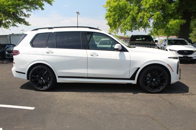 Used 2025 BMW X7 xDrive40i w/ M Sport Package image 12