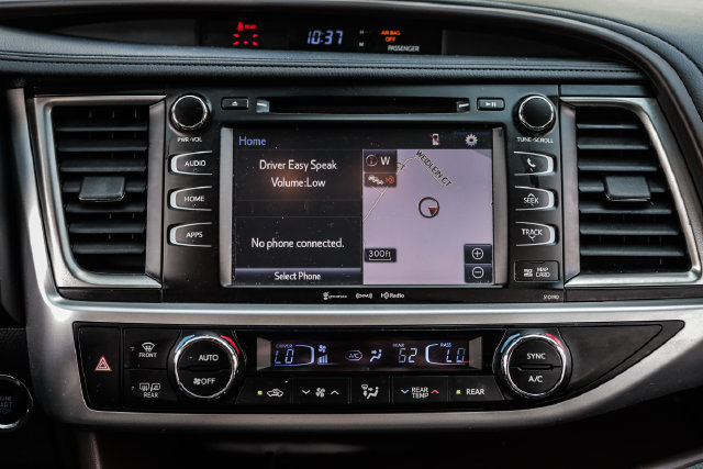 Used 2019 Toyota Highlander XLE AWD/4WD image 29
