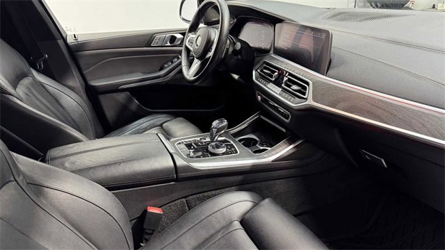 Used 2020 BMW X7 M50i w/ Executive Package image 14