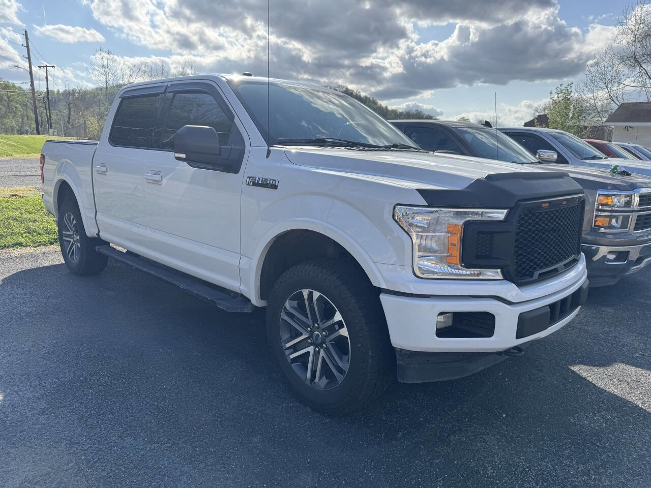 Used 2018 Ford F150 XLT w/ Equipment Group 302A Luxury AWD/4WD image 3