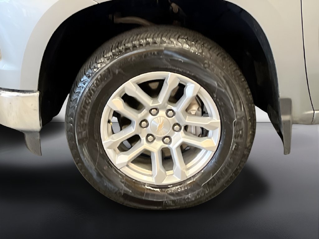 Used 2025 Chevrolet Silverado 1500 LT w/ LPO, Liner Protection Package AWD/4WD image 32