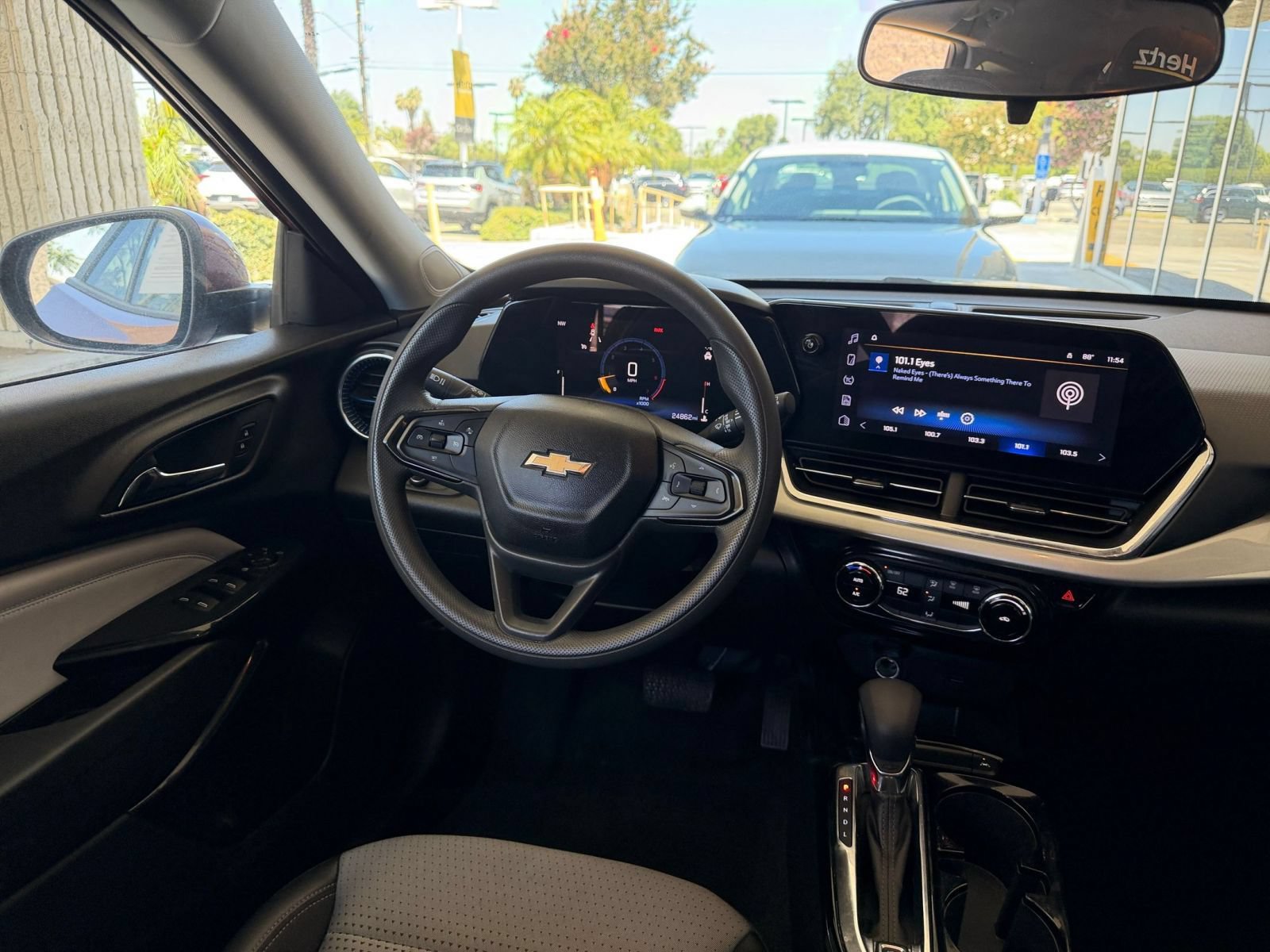 Used 2025 Chevrolet Trax LT FWD image 33