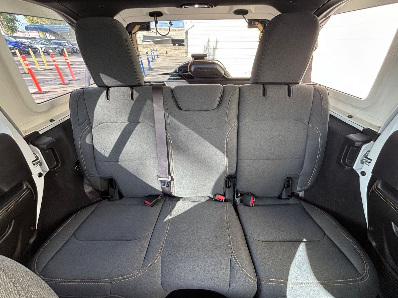 Used 2025 Jeep Wrangler Sahara image 38