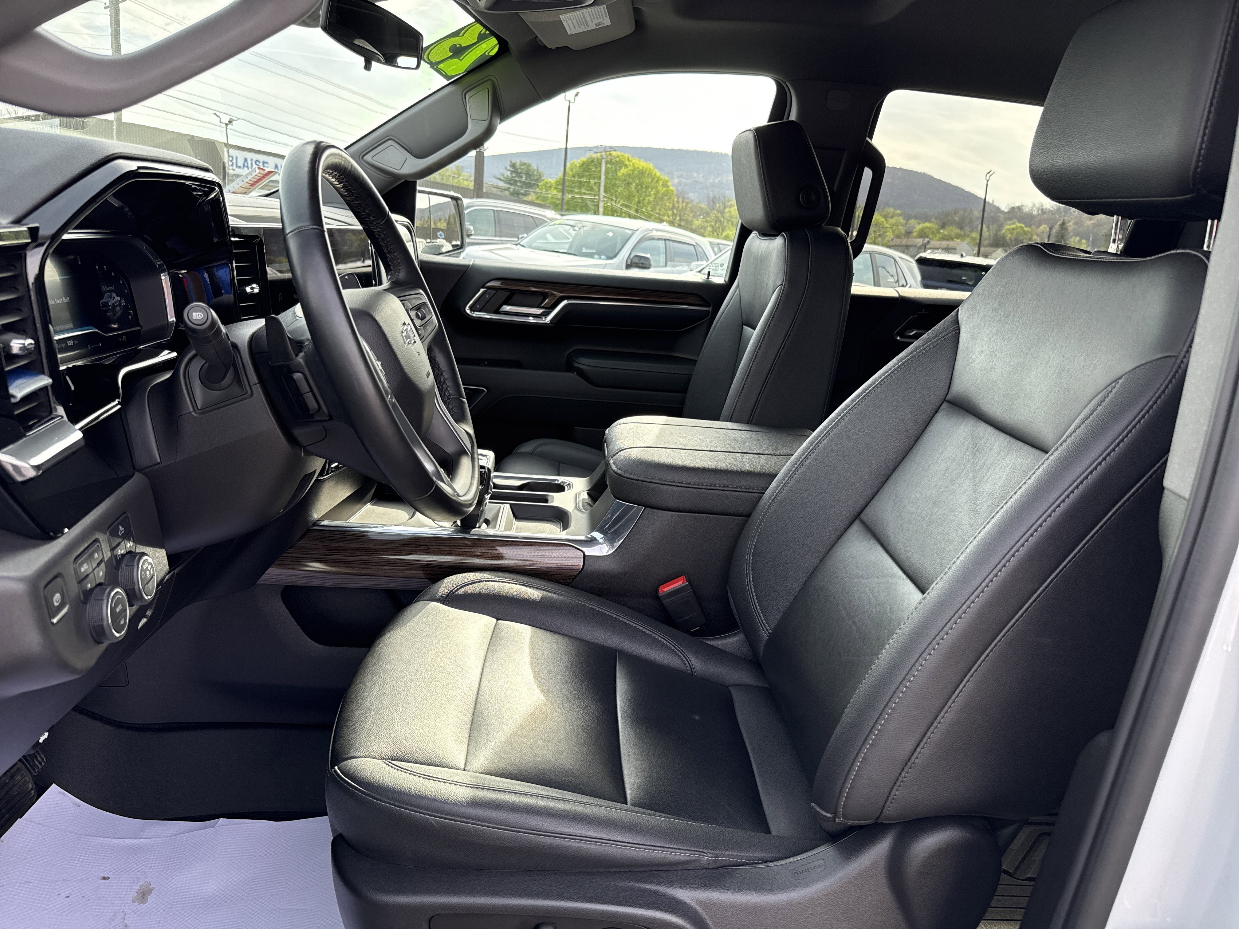 Used 2023 Chevrolet Silverado 1500 LT Trail Boss w/ Convenience Package II image 16