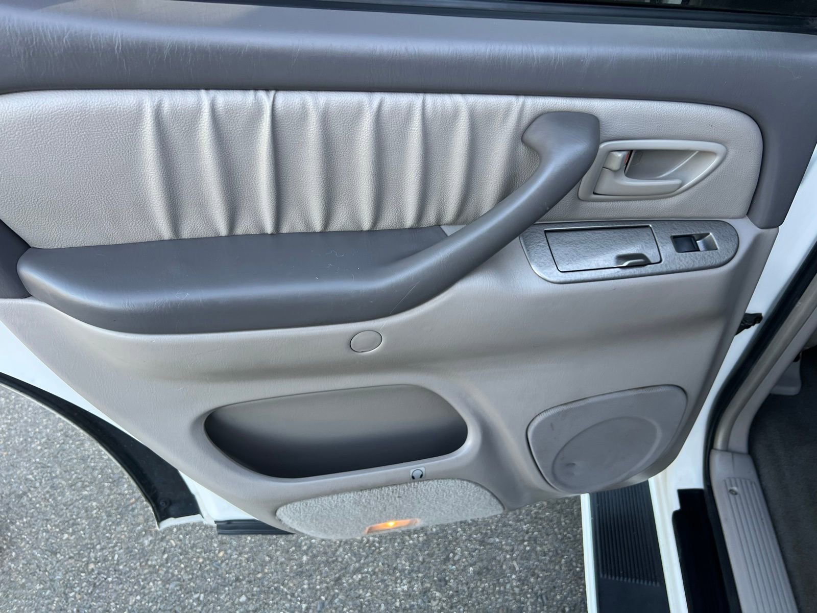 Used 2004 Toyota Sequoia Limited image 23