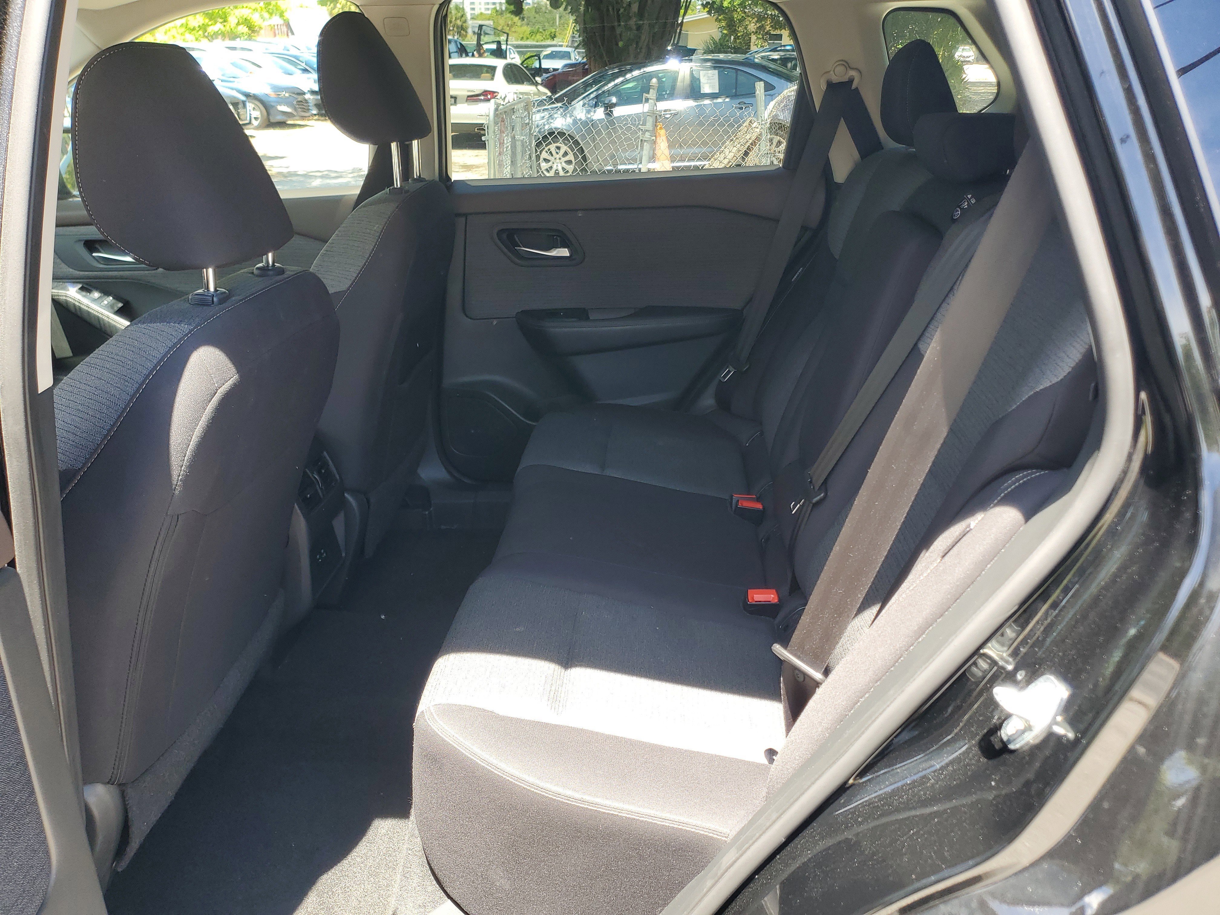 Used 2023 Nissan Rogue SV FWD image 9