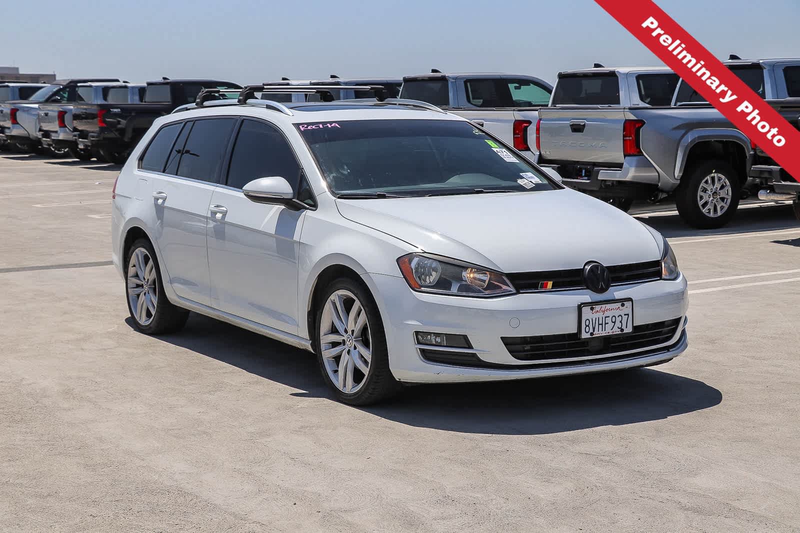 Used 2017 Volkswagen Golf SportWagen FWD image 3