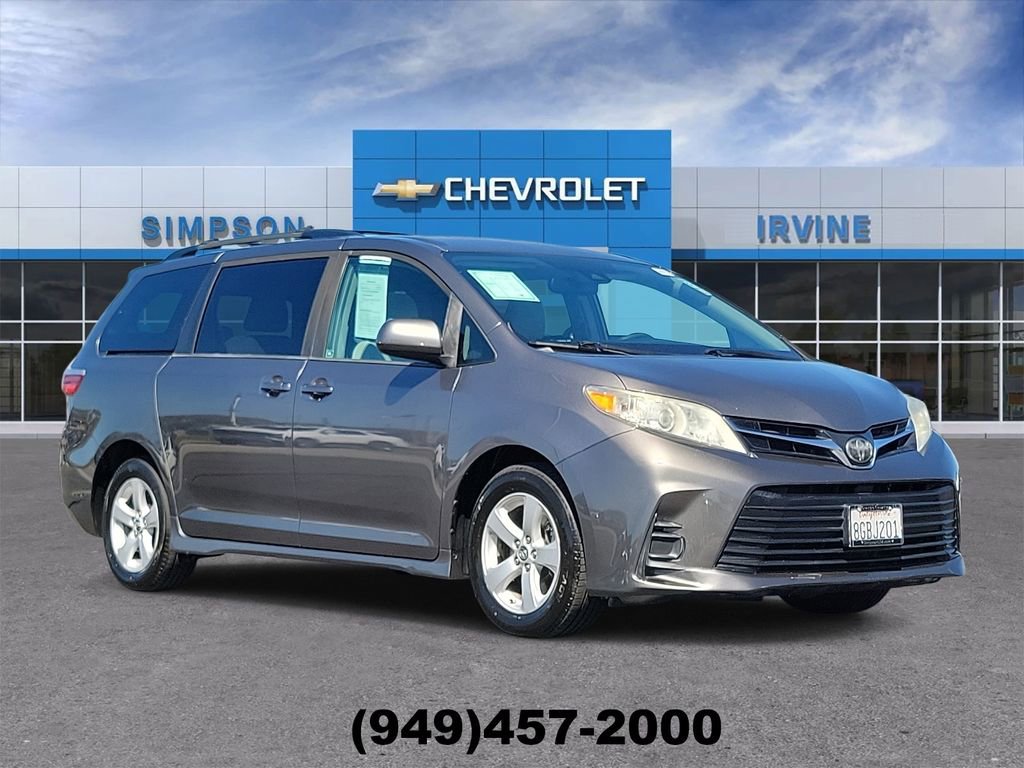Used 2018 Toyota Sienna LE w/ Carpet Mat Package image 1