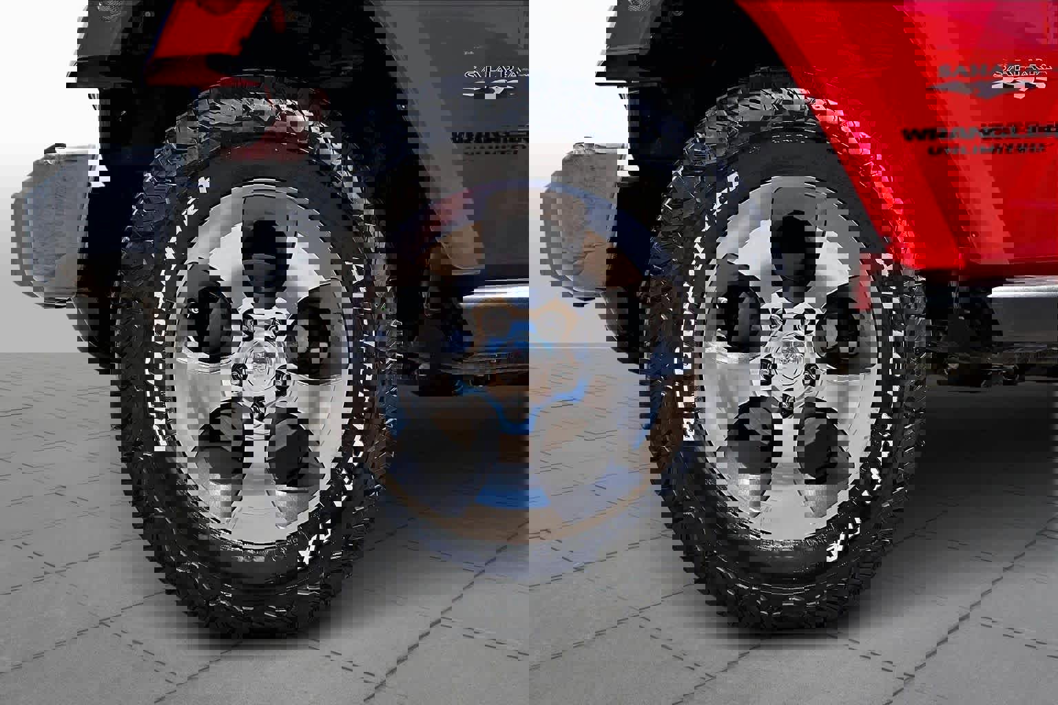 Used 2017 Jeep Wrangler Unlimited Sahara w/ Connectivity Group image 10