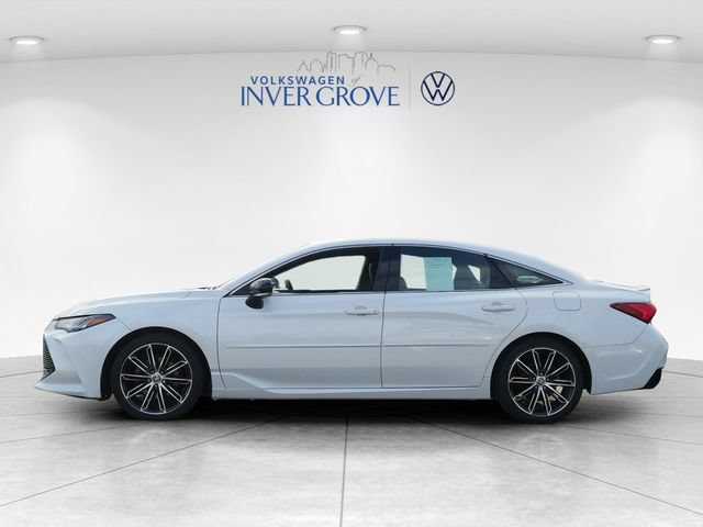 Used 2022 Toyota Avalon Touring FWD image 4
