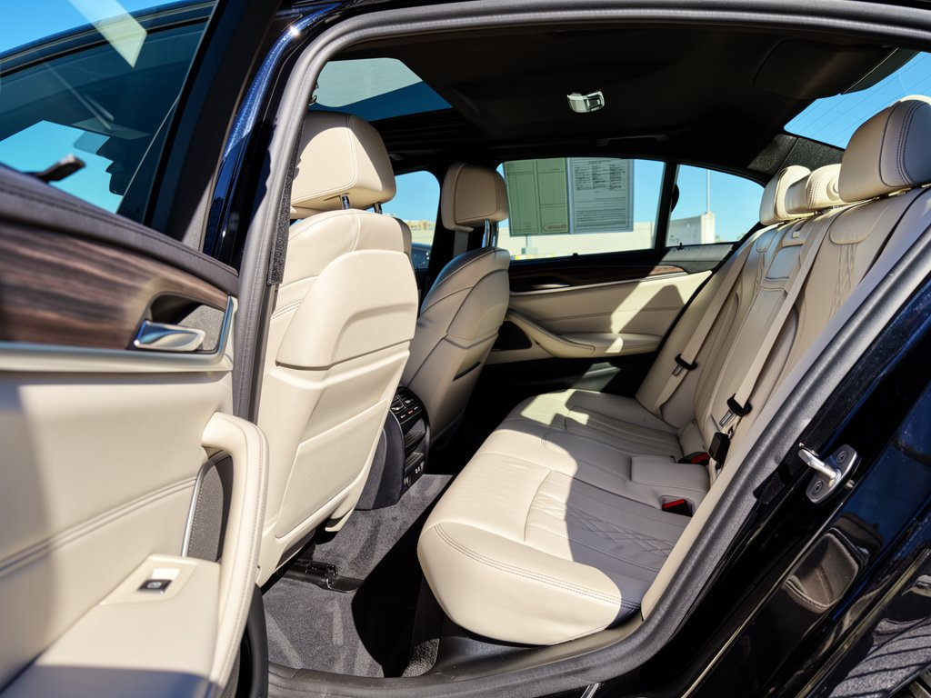 Used 2020 BMW M550i xDrive w/ Executive Package AWD/4WD image 25
